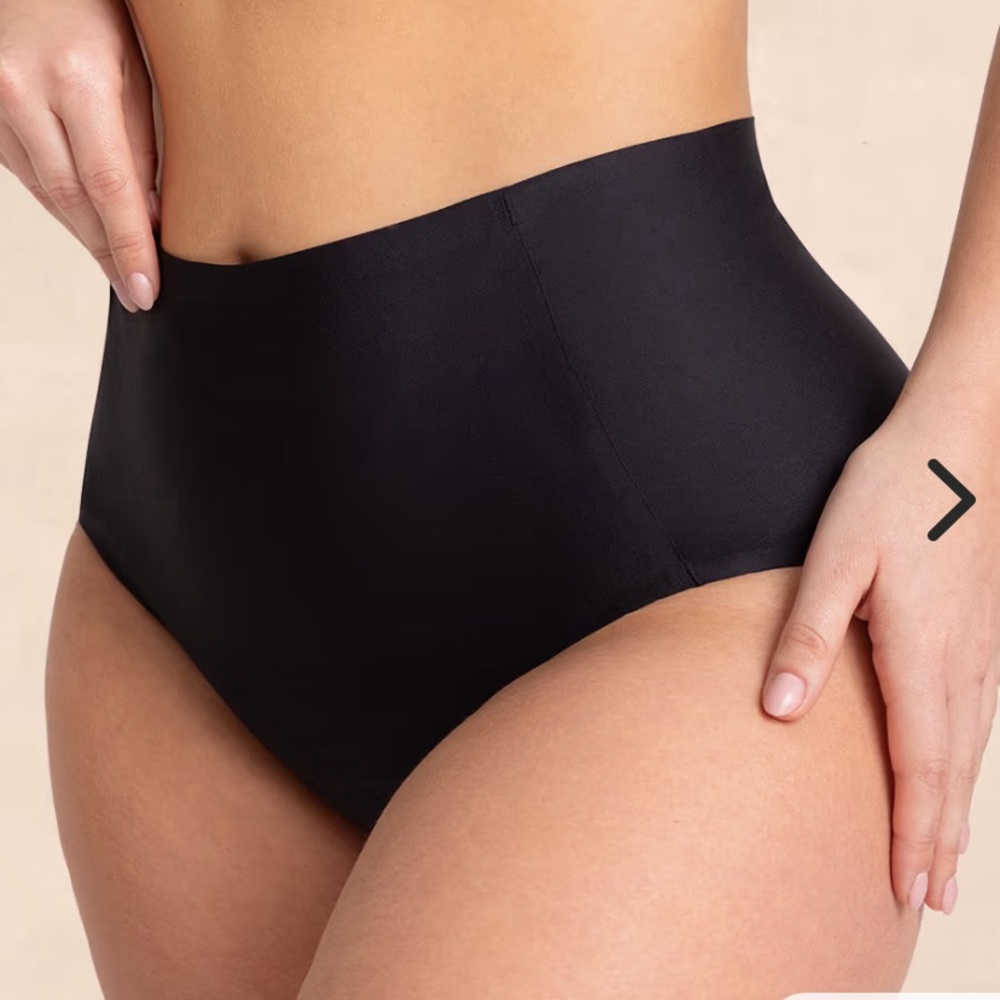 Truekind TWO Seamless Stretch Mid Waist Brief Black Sz 0-14